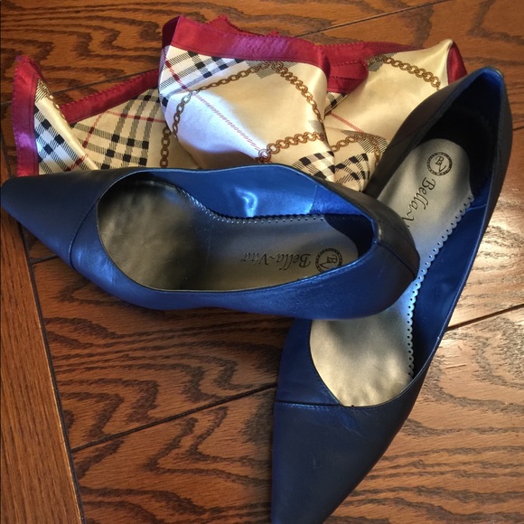 Bella Vita Shoes - ⬇️Bella Vita Navy Pumps